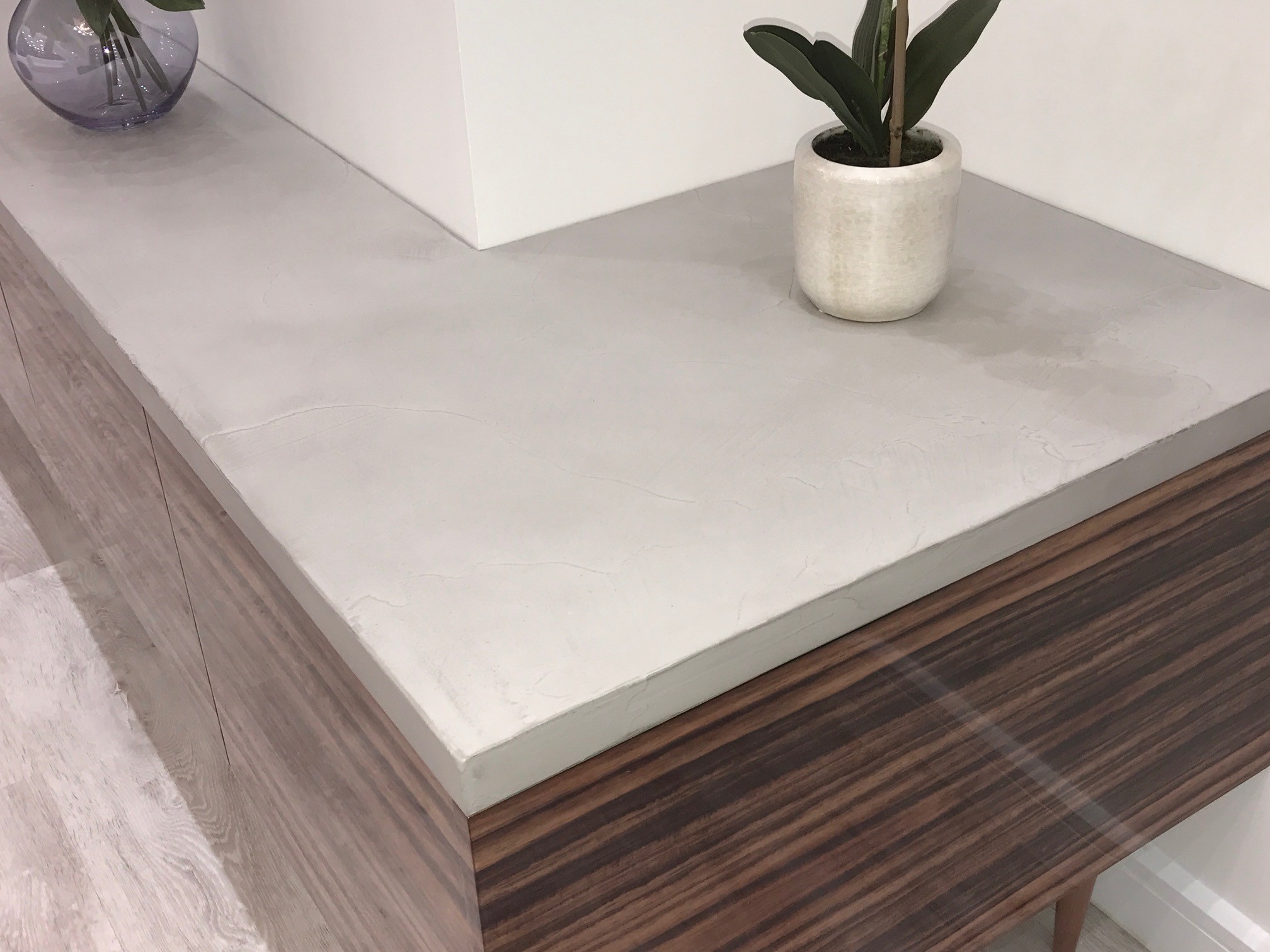 CONCRETE BACK IN FASHION – FLOORS, WALLS, FURNITURE, WORKTOPS – WE CAN DO IT ALL!